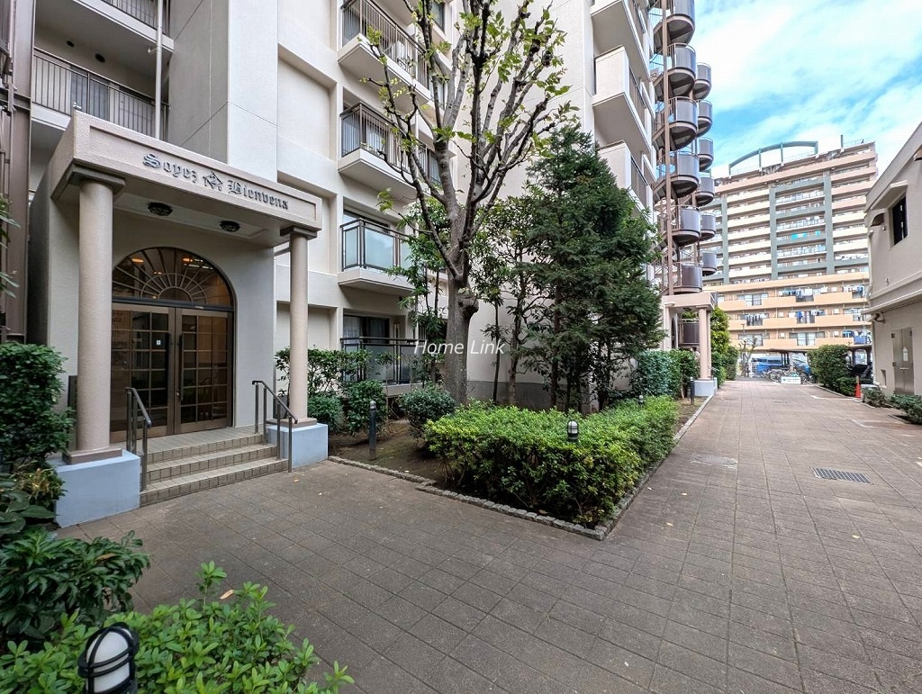 モアクレスト西台　サブエントランス前